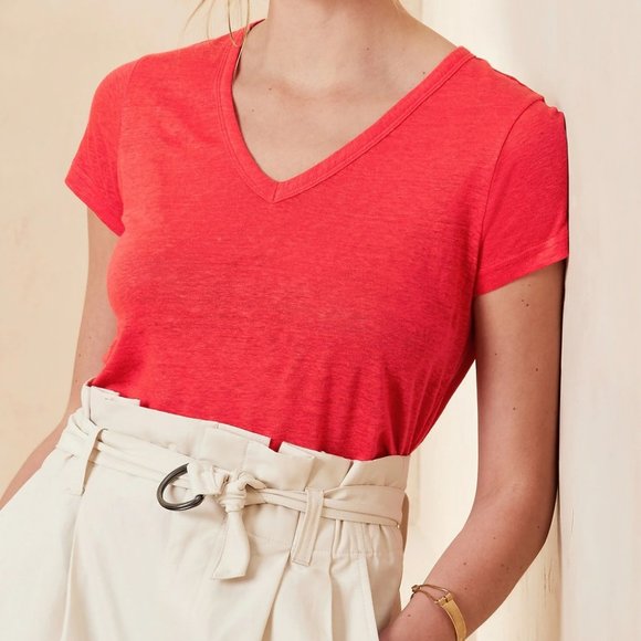Banana Republic Linen V-Neck Tee in Red Poppy - Picture 2 of 11